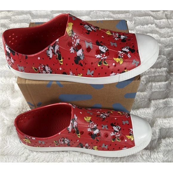 NATIVE Disney Parks Minnie Mouse Red Slip On Shoes Unisex Male 8/Women 10 - Picture 2 of 9